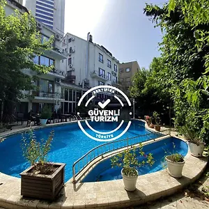 Blanche Hotel&garden Pool Istanboel